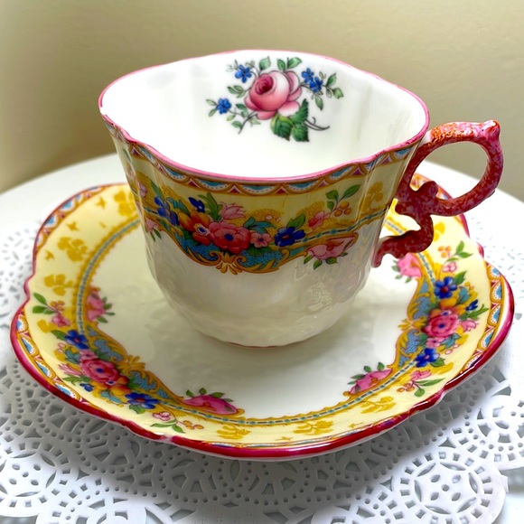 Very unusual Aynsley China 1930’s-1940’s quatrefoil cup and saucer - Picture 1 of 7